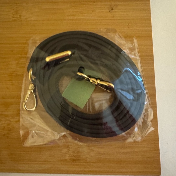 HAILEY HOLSTER
Crossbody Phone Case in Black/Gold - Picture 6 of 6